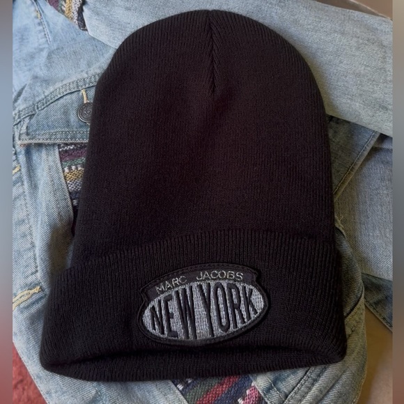 MARC JACOBS NEW YORK BLACK & SILVER BEANIE NWOT - Picture 1 of 6